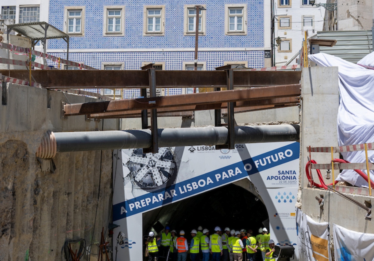 A CHEGADA DA TUNELADORA A SANTA APOLÓNIA